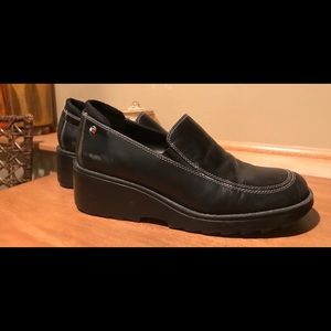 Tommy Hilfiger Women’s Black Slip Ons